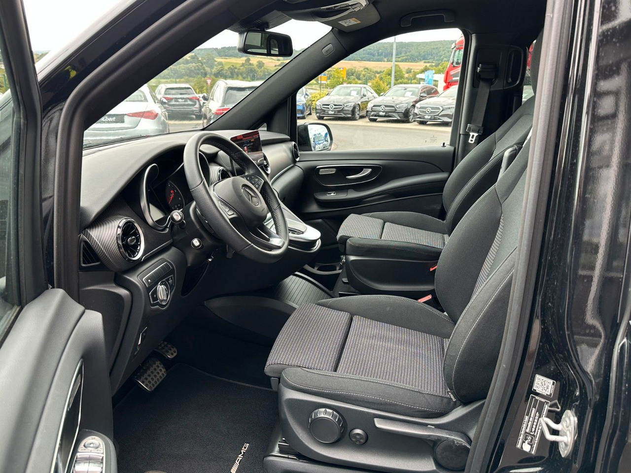 Mercedes-Benz V 250 d EDITION AMG Kompakt ILS elektr Türen إيجار Mercedes-Benz V 250 d EDITION AMG Kompakt ILS elektr Türen: صور 13