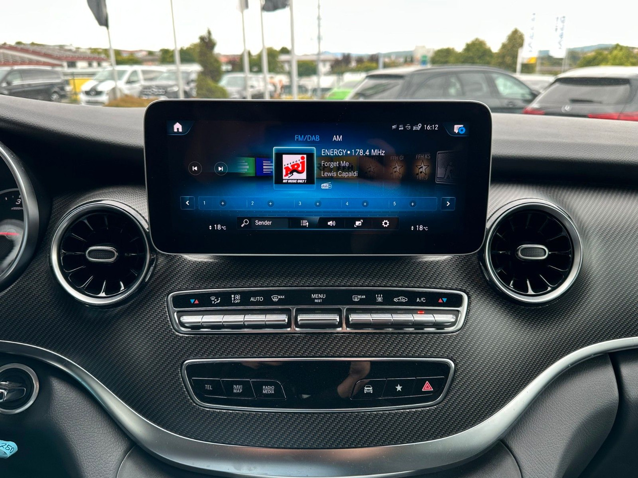 Mercedes-Benz V 250 d EDITION AMG Kompakt ILS elektr Türen إيجار Mercedes-Benz V 250 d EDITION AMG Kompakt ILS elektr Türen: صور 16