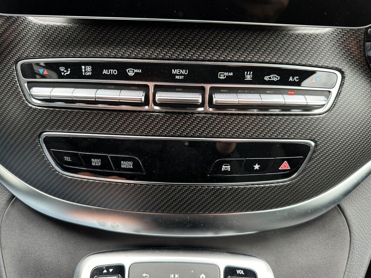 Mercedes-Benz V 250 d EDITION AMG Kompakt ILS elektr Türen إيجار Mercedes-Benz V 250 d EDITION AMG Kompakt ILS elektr Türen: صور 19