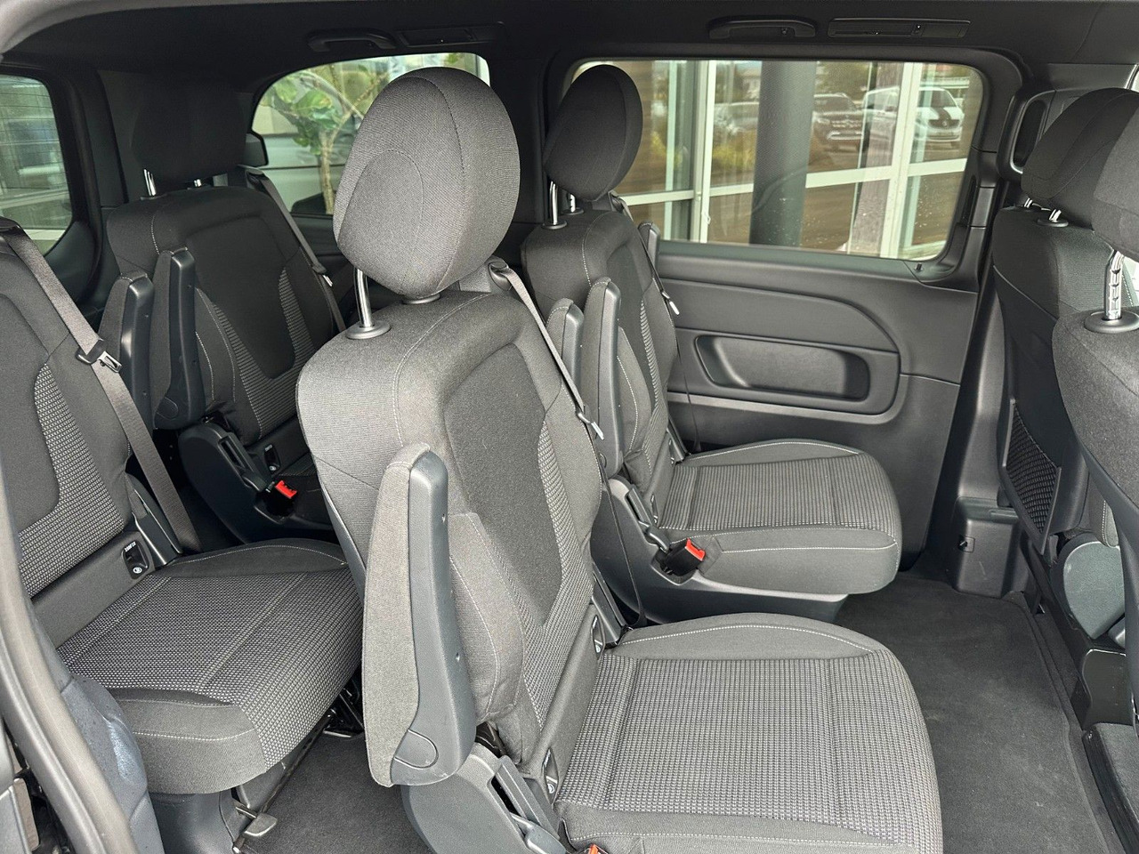 Mercedes-Benz V 250 d EDITION AMG Kompakt ILS elektr Türen إيجار Mercedes-Benz V 250 d EDITION AMG Kompakt ILS elektr Türen: صور 10