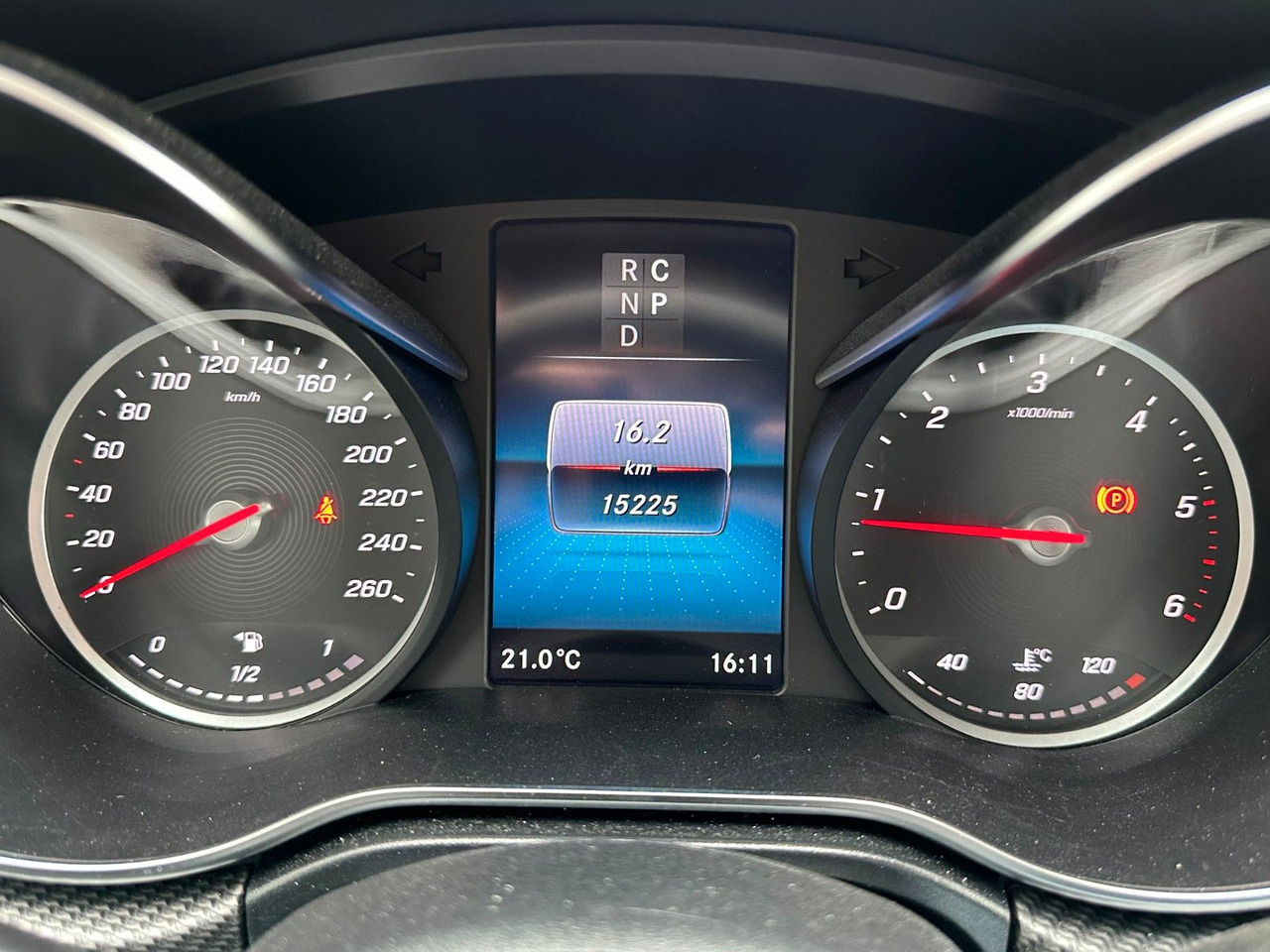 Mercedes-Benz V 250 d EDITION AMG Kompakt ILS elektr Türen إيجار Mercedes-Benz V 250 d EDITION AMG Kompakt ILS elektr Türen: صور 15