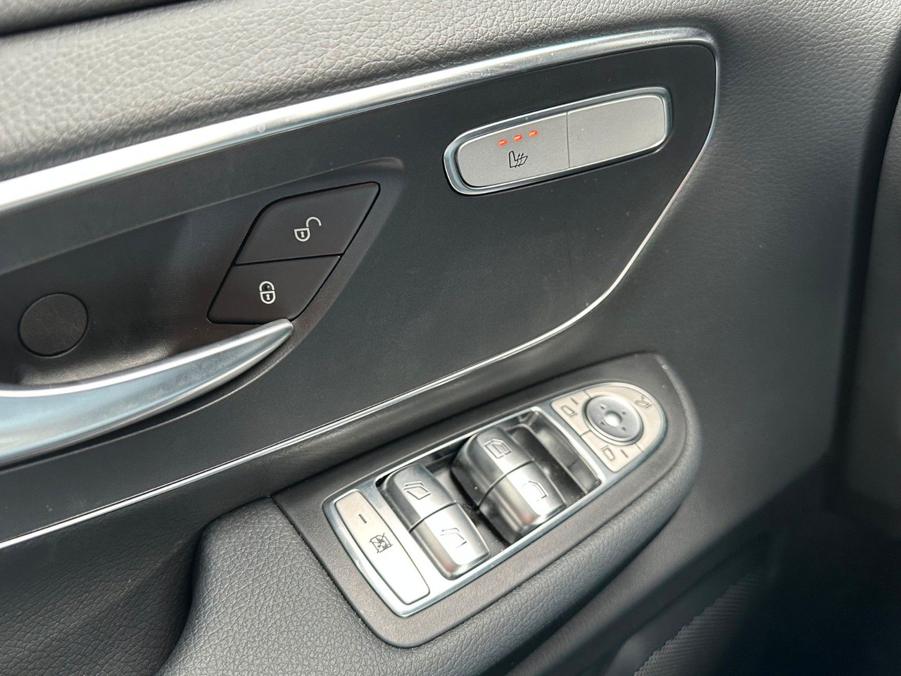 Mercedes-Benz V 250 d EDITION AMG Kompakt ILS elektr Türen إيجار Mercedes-Benz V 250 d EDITION AMG Kompakt ILS elektr Türen: صور 24