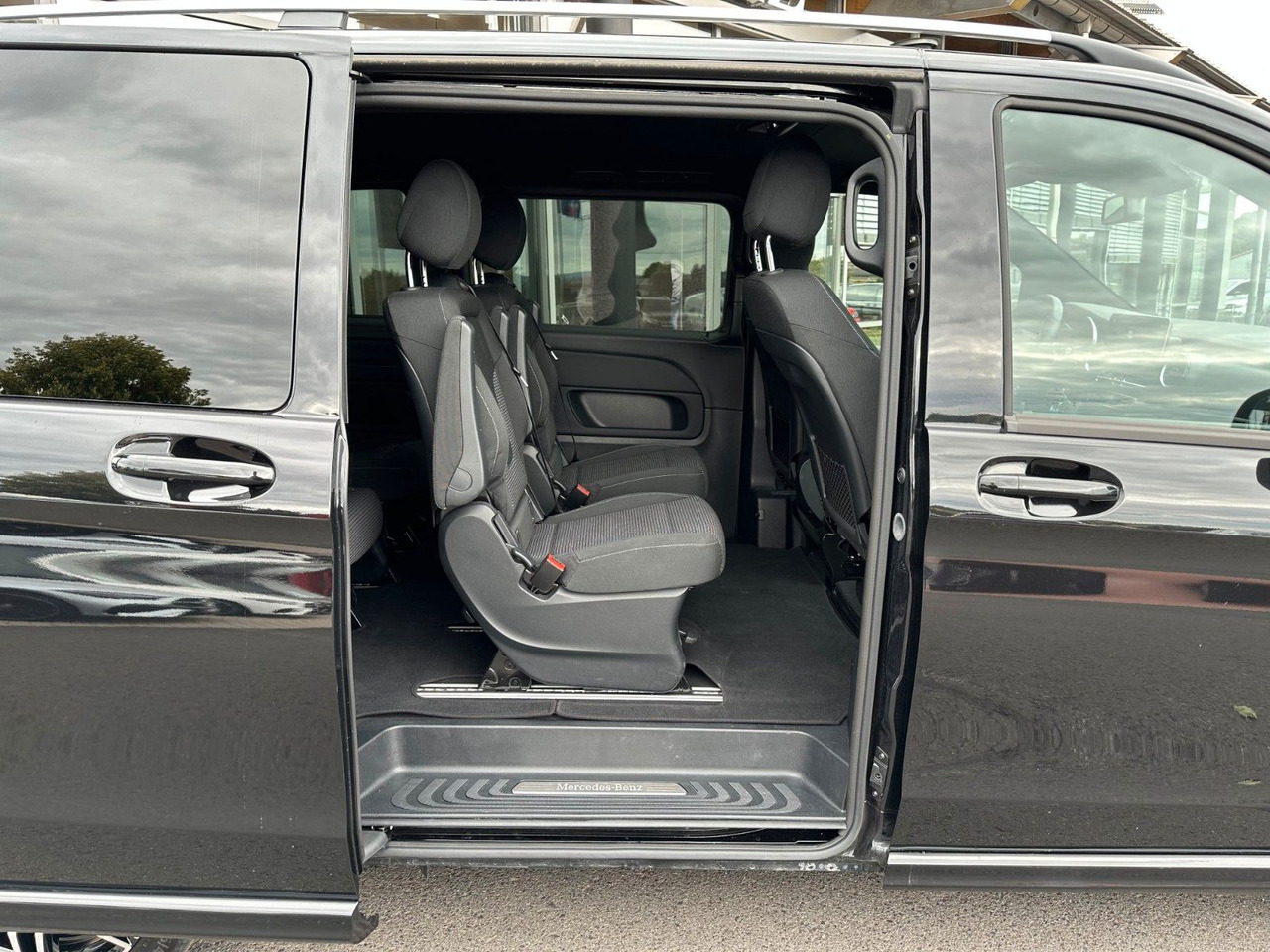 Mercedes-Benz V 250 d EDITION AMG Kompakt ILS elektr Türen إيجار Mercedes-Benz V 250 d EDITION AMG Kompakt ILS elektr Türen: صور 11