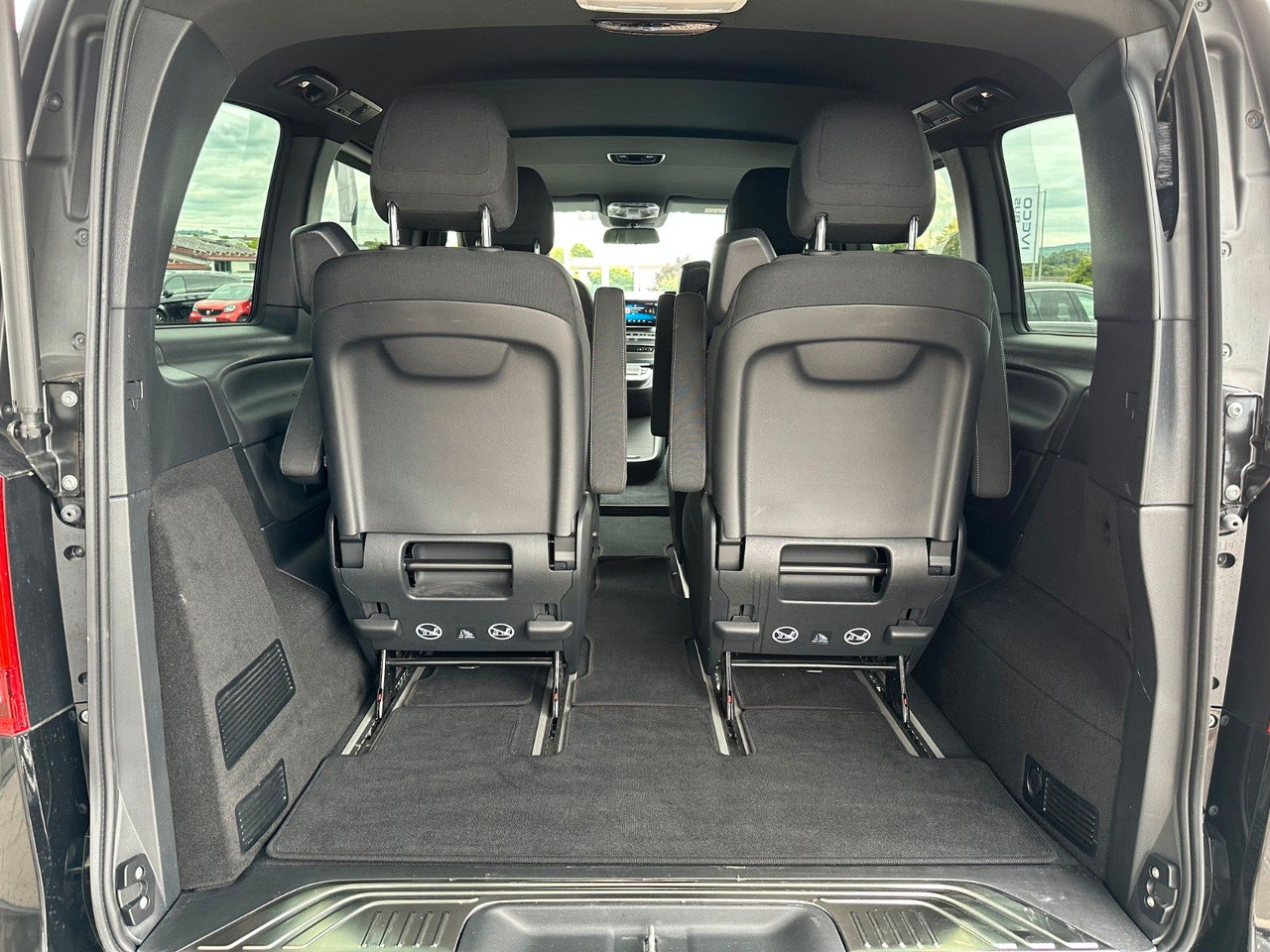 Mercedes-Benz V 250 d EDITION AMG Kompakt ILS elektr Türen إيجار Mercedes-Benz V 250 d EDITION AMG Kompakt ILS elektr Türen: صور 6