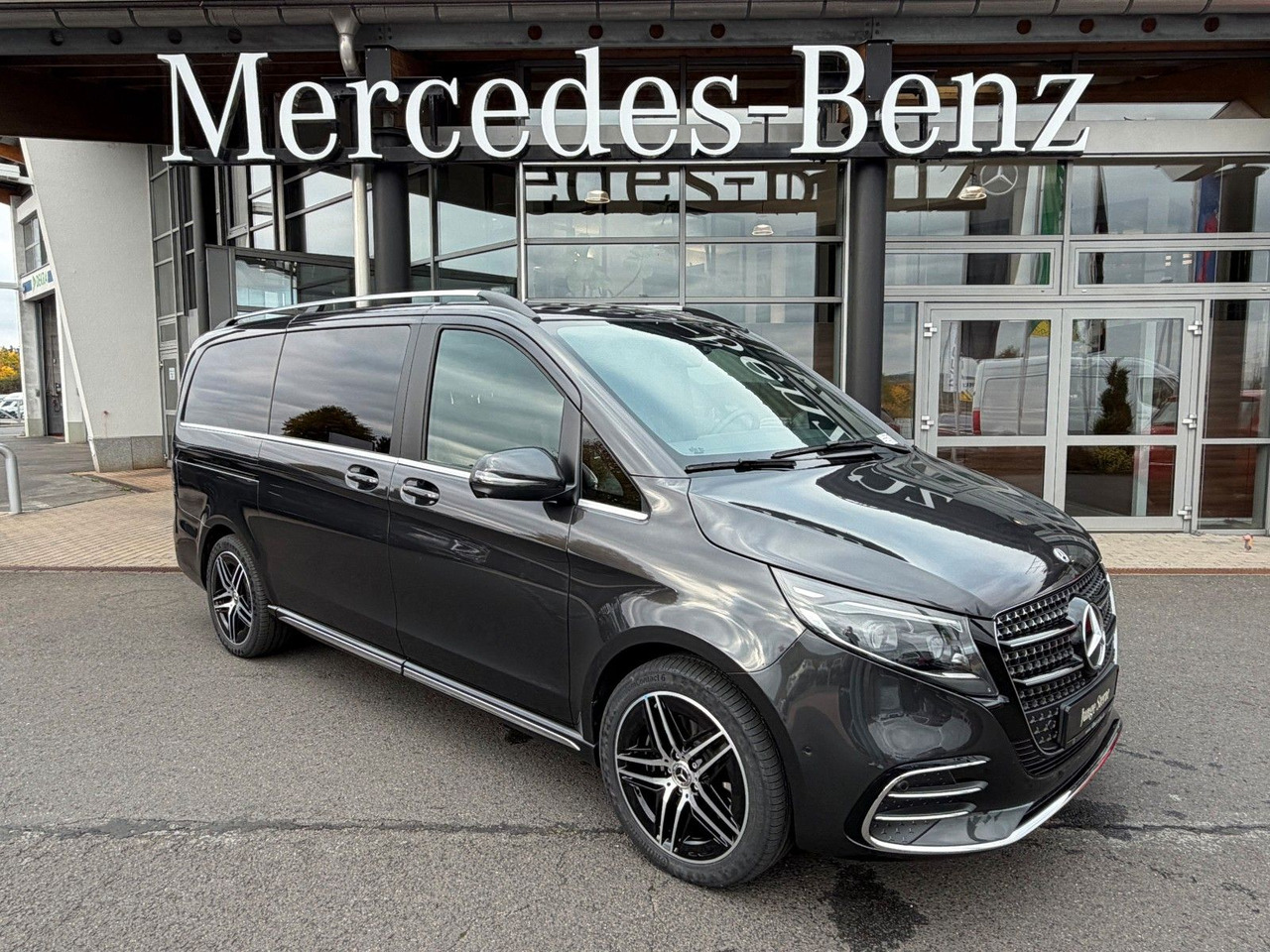 Mercedes-Benz V 300 d 4MATIC EXCLUSIVE AMG Panorama Standheiz - سيارة ستيشن: صور 1 Mercedes-Benz V 300 d 4MATIC EXCLUSIVE AMG Panorama Standheiz - سيارة ستيشن: صور 1