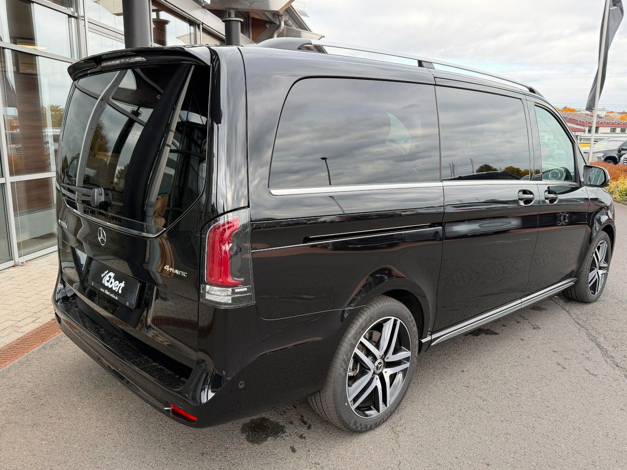 Mercedes-Benz V 300 d 4MATIC EXCLUSIVE Luxus-Sitze AHK2,5to - سيارة ستيشن: صور 4 Mercedes-Benz V 300 d 4MATIC EXCLUSIVE Luxus-Sitze AHK2,5to - سيارة ستيشن: صور 4