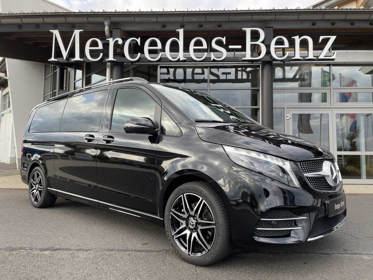 Mercedes-Benz V 300 d AVA 4MATIC AMG Kühlschrank AIRMATIC - سيارة ستيشن: صور 1 Mercedes-Benz V 300 d AVA 4MATIC AMG Kühlschrank AIRMATIC - سيارة ستيشن: صور 1