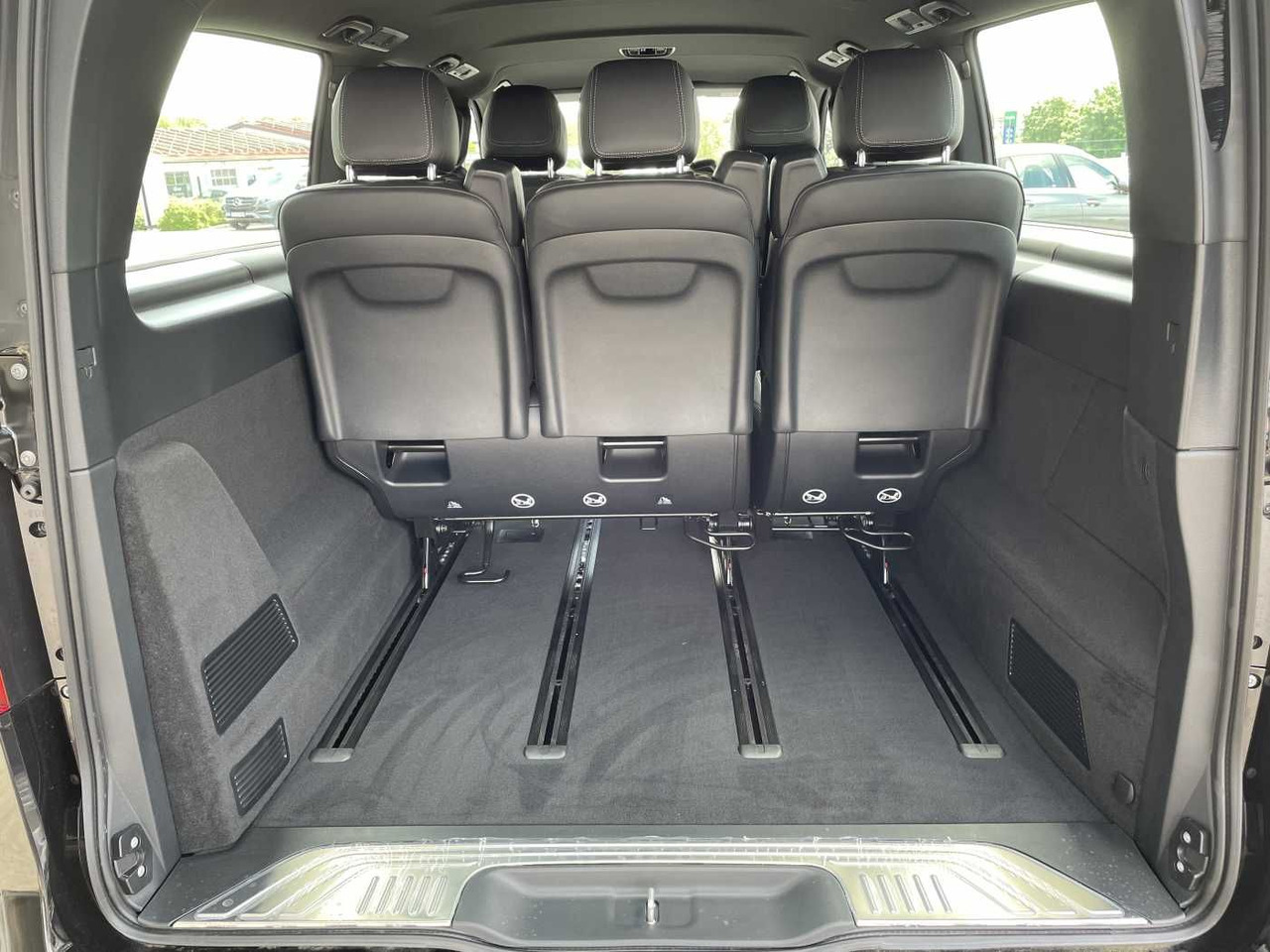Mercedes-Benz V 300 d AVA 4MATIC AMG Kühlschrank AIRMATIC - ميكروباص: صور 5 Mercedes-Benz V 300 d AVA 4MATIC AMG Kühlschrank AIRMATIC - ميكروباص: صور 5