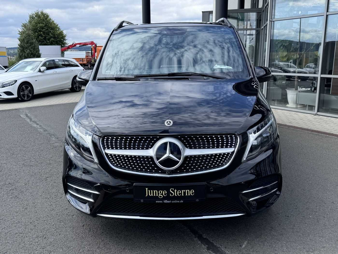 Mercedes-Benz V 300 d AVA AMG 4MATIC AIRMATIC Sitzklima el Tür - سيارة: صور 2 Mercedes-Benz V 300 d AVA AMG 4MATIC AIRMATIC Sitzklima el Tür - سيارة: صور 2