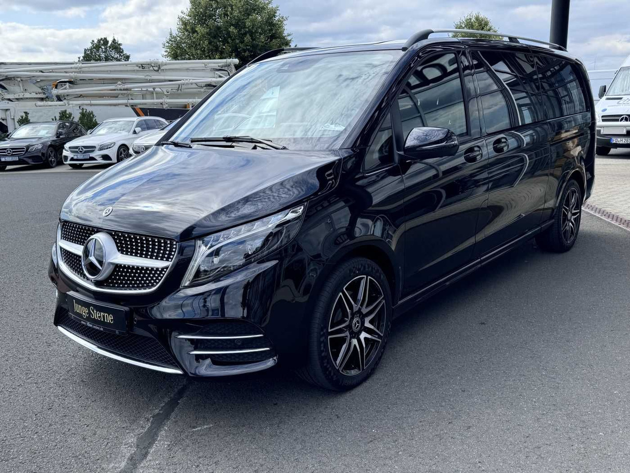 Mercedes-Benz V 300 d AVA AMG 4MATIC AIRMATIC Sitzklima el Tür - سيارة: صور 3 Mercedes-Benz V 300 d AVA AMG 4MATIC AIRMATIC Sitzklima el Tür - سيارة: صور 3