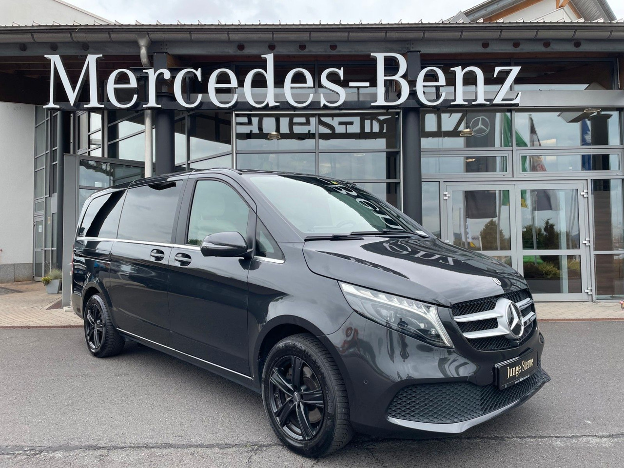 Mercedes-Benz V 300 d AVA ED 4MATIC Sitzklima Burmester 6Sitze - سيارة ستيشن: صور 1 Mercedes-Benz V 300 d AVA ED 4MATIC Sitzklima Burmester 6Sitze - سيارة ستيشن: صور 1