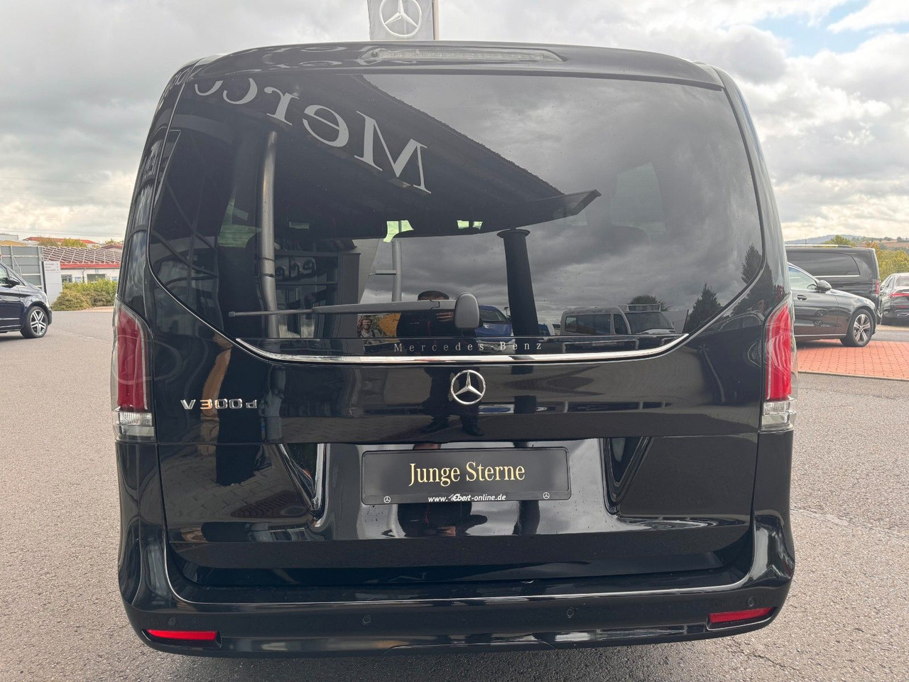 Mercedes-Benz V 300 d AVANTGARDE Extralang 360Kamera Standheiz - سيارة ستيشن: صور 5 Mercedes-Benz V 300 d AVANTGARDE Extralang 360Kamera Standheiz - سيارة ستيشن: صور 5