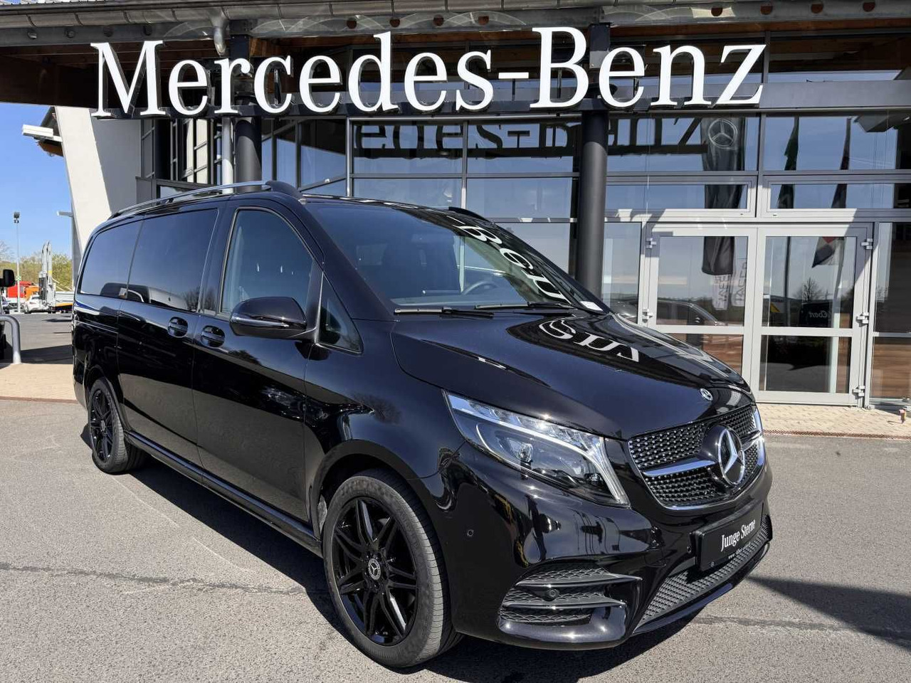 Mercedes-Benz V 300 d EDITION AMG 4MATIC Tisch AHK elektr Tür - سيارة: صور 1 Mercedes-Benz V 300 d EDITION AMG 4MATIC Tisch AHK elektr Tür - سيارة: صور 1