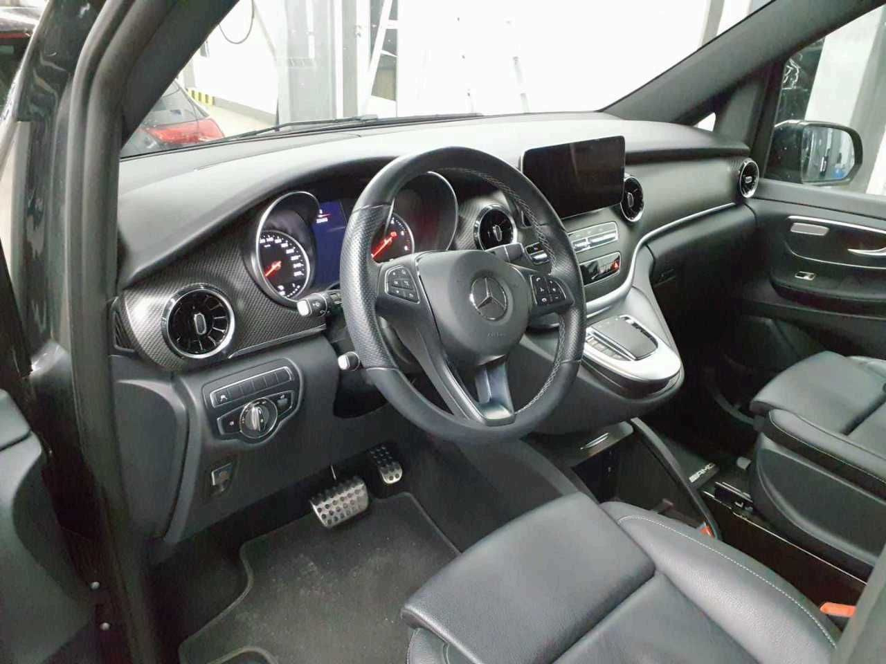 Mercedes-Benz V 300 d EDITION AMG AHK Tisch Leder ILS 7Sitze - سيارة: صور 5 Mercedes-Benz V 300 d EDITION AMG AHK Tisch Leder ILS 7Sitze - سيارة: صور 5