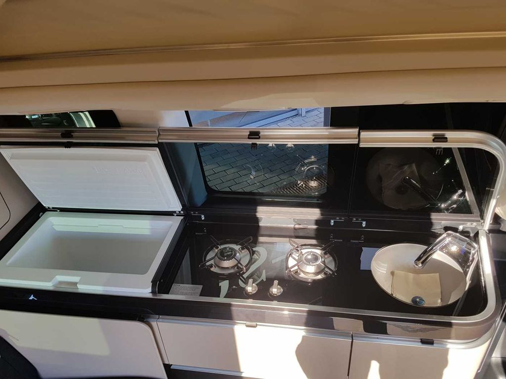 Mercedes-Benz V 300 d Marco Polo AMG Markise AHK2,5 360° MBUX  إيجار Mercedes-Benz V 300 d Marco Polo AMG Markise AHK2,5 360° MBUX: صور 7