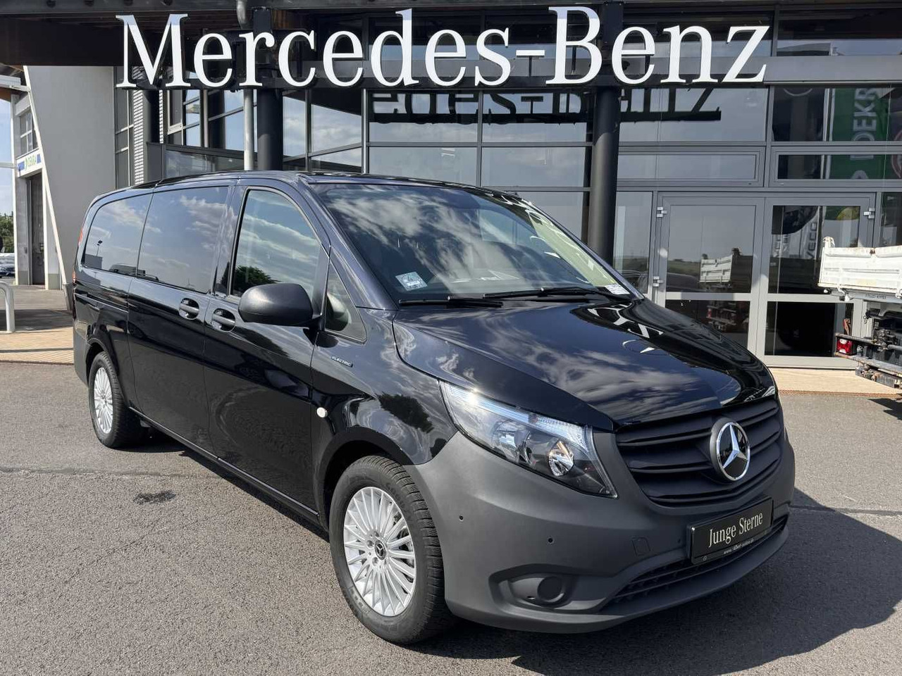Mercedes-Benz eVito 129 Tourer Behinderten-/Rollstuhlrampe - سيارة: صور 2 Mercedes-Benz eVito 129 Tourer Behinderten-/Rollstuhlrampe - سيارة: صور 2