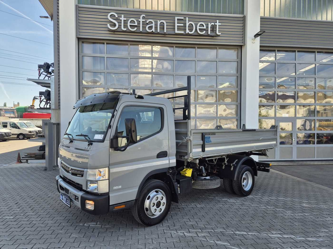Mitsubishi Fuso Canter 7C18 4x2 Meiller-Kipper Klima AHK - قلاب صغير: صور 4 Mitsubishi Fuso Canter 7C18 4x2 Meiller-Kipper Klima AHK - قلاب صغير: صور 4