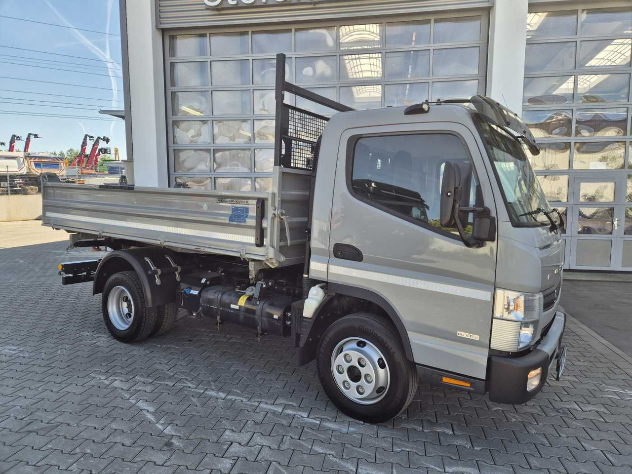 Mitsubishi Fuso Canter 7C18 4x2 Meiller-Kipper Klima AHK - قلاب صغير: صور 5 Mitsubishi Fuso Canter 7C18 4x2 Meiller-Kipper Klima AHK - قلاب صغير: صور 5