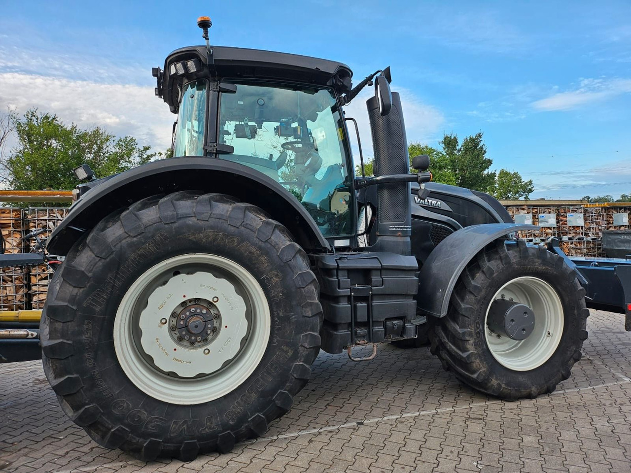 Valtra S374 / nur: 1.980h! / 06.2017 / Holzhacker - ماكينة تقطيع الأغصان: صور 2 Valtra S374 / nur: 1.980h! / 06.2017 / Holzhacker - ماكينة تقطيع الأغصان: صور 2