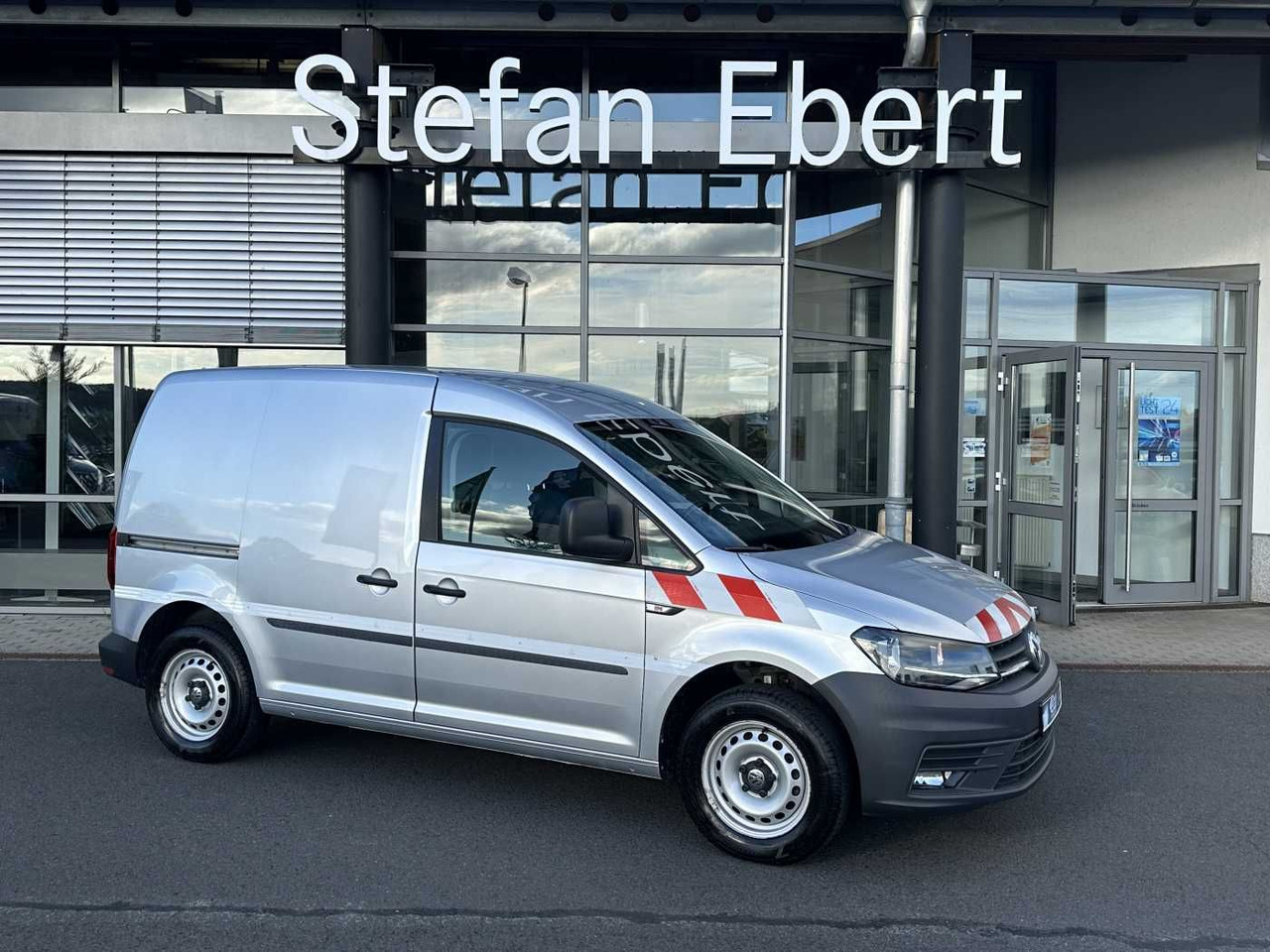Volkswagen Caddy 1.6 TDI Klima Navi 8Räder Trennwand klappb - فان المدمجة: صور 1 Volkswagen Caddy 1.6 TDI Klima Navi 8Räder Trennwand klappb - فان المدمجة: صور 1
