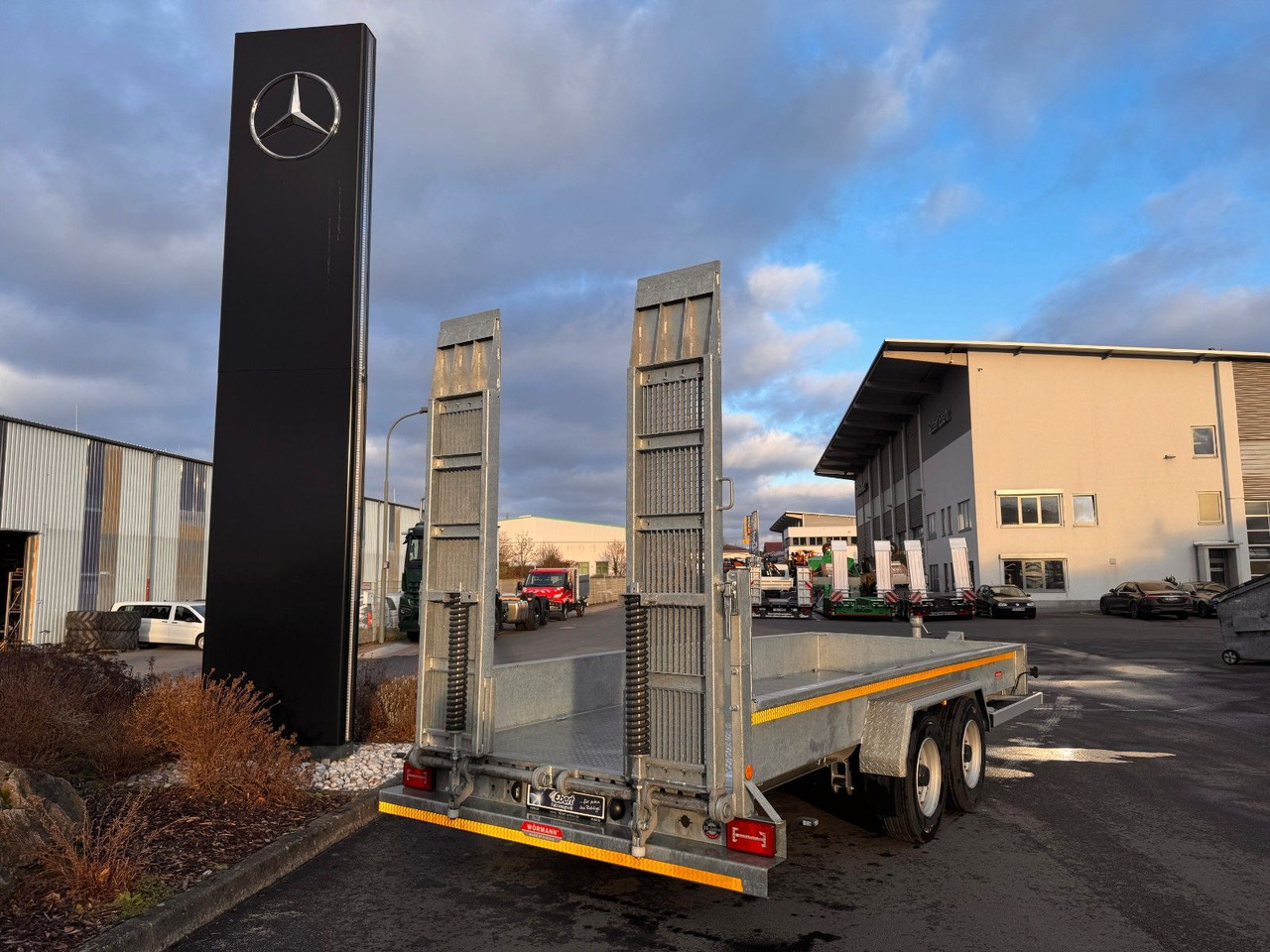 Wörmann BauTL105.55/200 Rampen verzinkt - عربة مسطحة منخفضة مقطورة: صور 1 Wörmann BauTL105.55/200 Rampen verzinkt - عربة مسطحة منخفضة مقطورة: صور 1