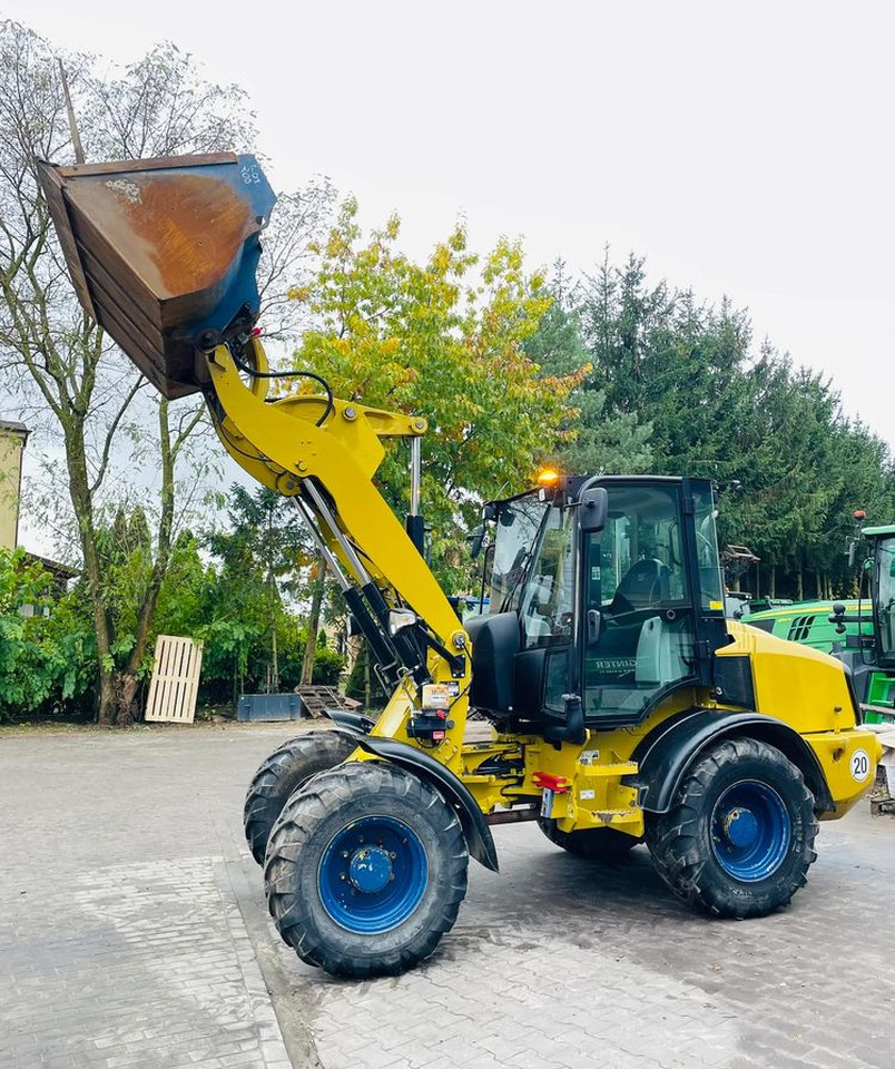اللودر بعجل Caterpillar 908H: صور 7