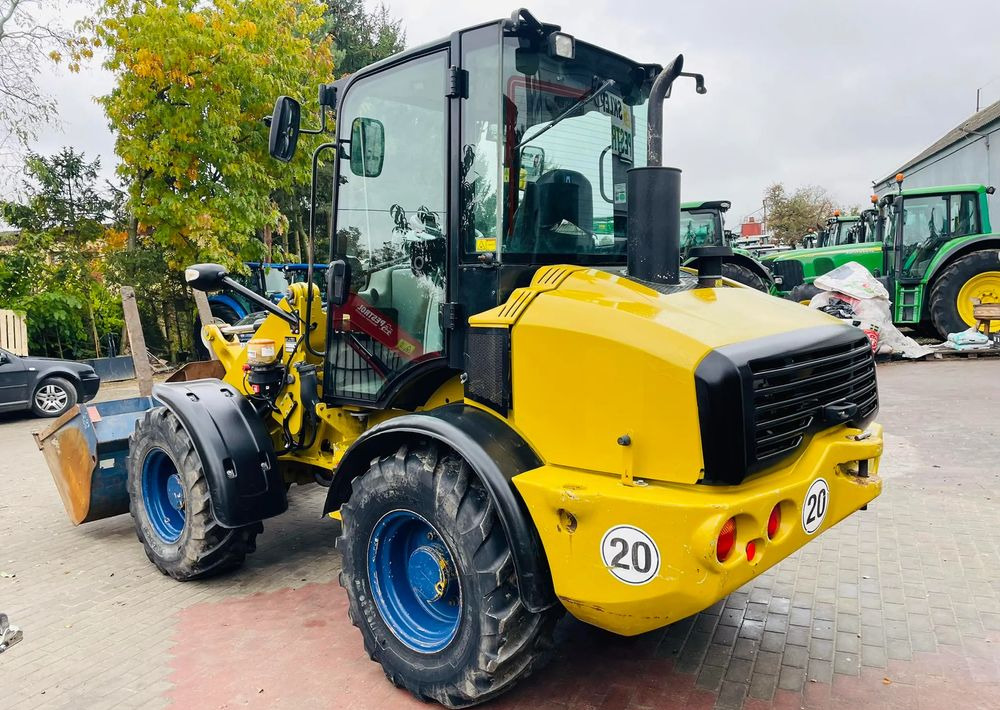اللودر بعجل Caterpillar 908H: صور 10