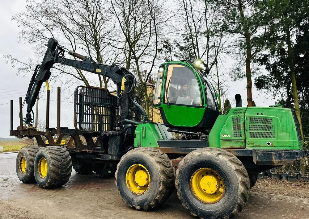 John Deere 1910E - شاحنات نقل الأخشاب في الغابات: صور 2 John Deere 1910E - شاحنات نقل الأخشاب في الغابات: صور 2
