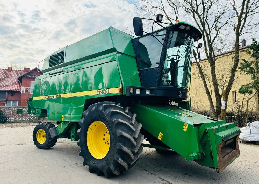 John Deere 2254 - حصادة شاملة: صور 2 John Deere 2254 - حصادة شاملة: صور 2