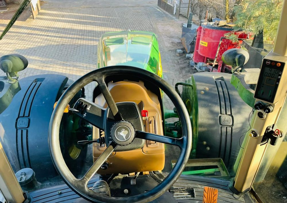 جرار John Deere 8130: صور 18