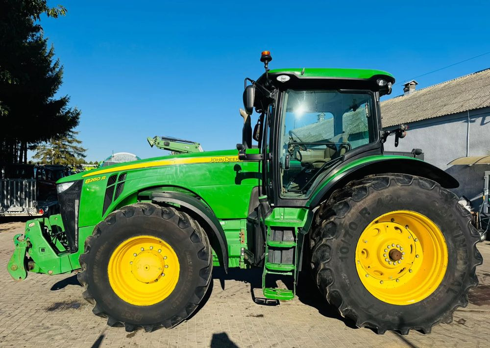John Deere 8260R - جرار: صور 5 John Deere 8260R - جرار: صور 5