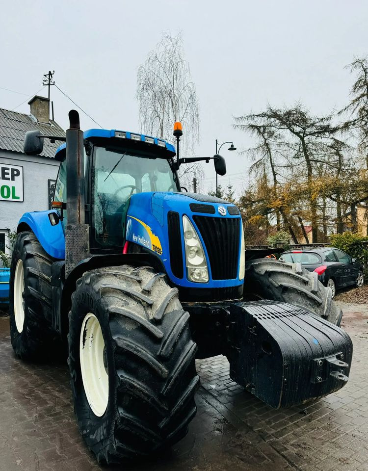 New Holland T8020 - جرار: صور 2 New Holland T8020 - جرار: صور 2