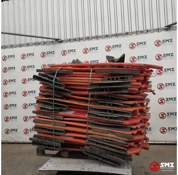 Diversen Occ lot diverse verkeersignalisatie - قطع الغيار - شاحنة: صور 2 Diversen Occ lot diverse verkeersignalisatie - قطع الغيار - شاحنة: صور 2