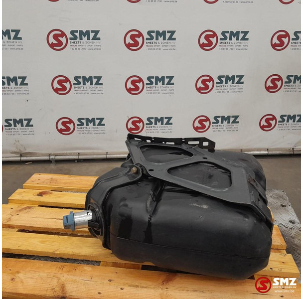 Mercedes-Benz Occ AdBluetank 60L + Adblueniveausensor Mercedes - نظام الوقود - شاحنة: صور 2 Mercedes-Benz Occ AdBluetank 60L + Adblueniveausensor Mercedes - نظام الوقود - شاحنة: صور 2