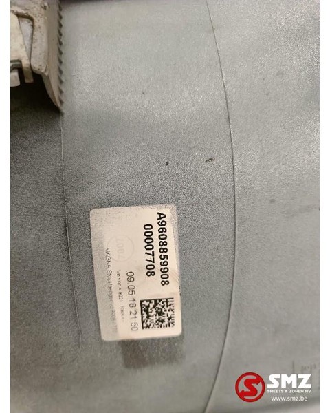 Mercedes-Benz Occ Windgeleider rechts Mercedes Actros MP4 - الديناميكا الهوائية / المفسدين - شاحنة: صور 2 Mercedes-Benz Occ Windgeleider rechts Mercedes Actros MP4 - الديناميكا الهوائية / المفسدين - شاحنة: صور 2