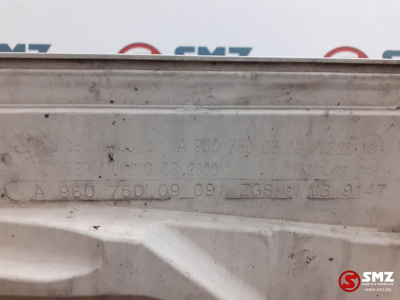 Mercedes-Benz Occ motorkap + windgeleiders Mercedes - هود - شاحنة: صور 3 Mercedes-Benz Occ motorkap + windgeleiders Mercedes - هود - شاحنة: صور 3