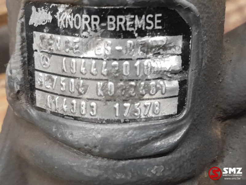 Mercedes-Benz Occ remklauw achter links Mercedes - السرج - شاحنة: صور 3 Mercedes-Benz Occ remklauw achter links Mercedes - السرج - شاحنة: صور 3