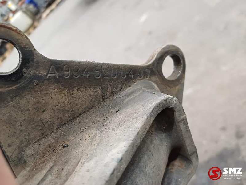 Mercedes-Benz Occ spatbord + spatbordbeugel Econic rechtsachtera - قطع الغيار - شاحنة: صور 4 Mercedes-Benz Occ spatbord + spatbordbeugel Econic rechtsachtera - قطع الغيار - شاحنة: صور 4