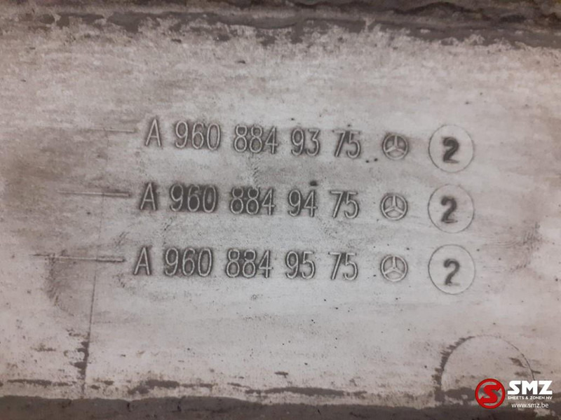 Mercedes-Benz Occ spatbordverlenging rechts Mercedes Actros MP4 - هيكل السيارة الخارجية - شاحنة: صور 2 Mercedes-Benz Occ spatbordverlenging rechts Mercedes Actros MP4 - هيكل السيارة الخارجية - شاحنة: صور 2