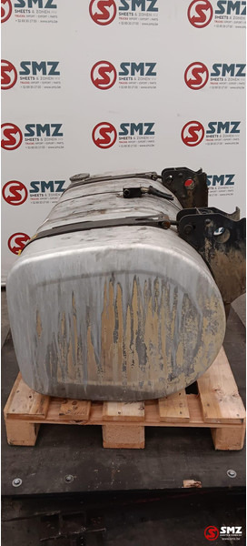 Renault Occ brandstoftank 415L + steunen Renault - خزان وقود - شاحنة: صور 3 Renault Occ brandstoftank 415L + steunen Renault - خزان وقود - شاحنة: صور 3