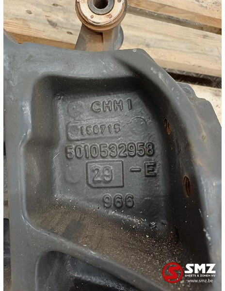 Renault Occ torsiestangmontagebeugel links Renault - الإطار / الشاسيه - شاحنة: صور 4 Renault Occ torsiestangmontagebeugel links Renault - الإطار / الشاسيه - شاحنة: صور 4