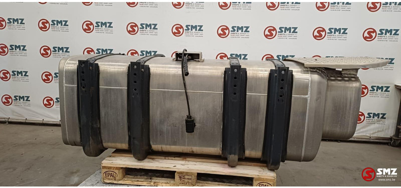 Scania Occ brandstoftank 950L Scania - خزان وقود - شاحنة: صور 2 Scania Occ brandstoftank 950L Scania - خزان وقود - شاحنة: صور 2