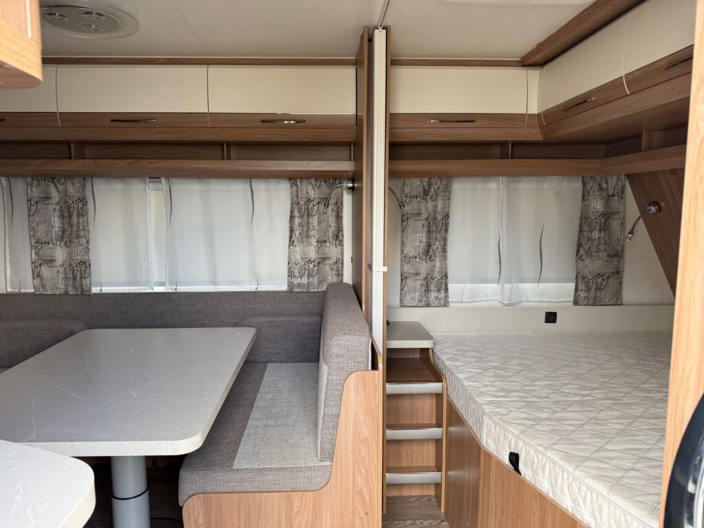 Hobby 545 KMF DE LUXE 2021 - كرفان سحب: صور 5 Hobby 545 KMF DE LUXE 2021 - كرفان سحب: صور 5