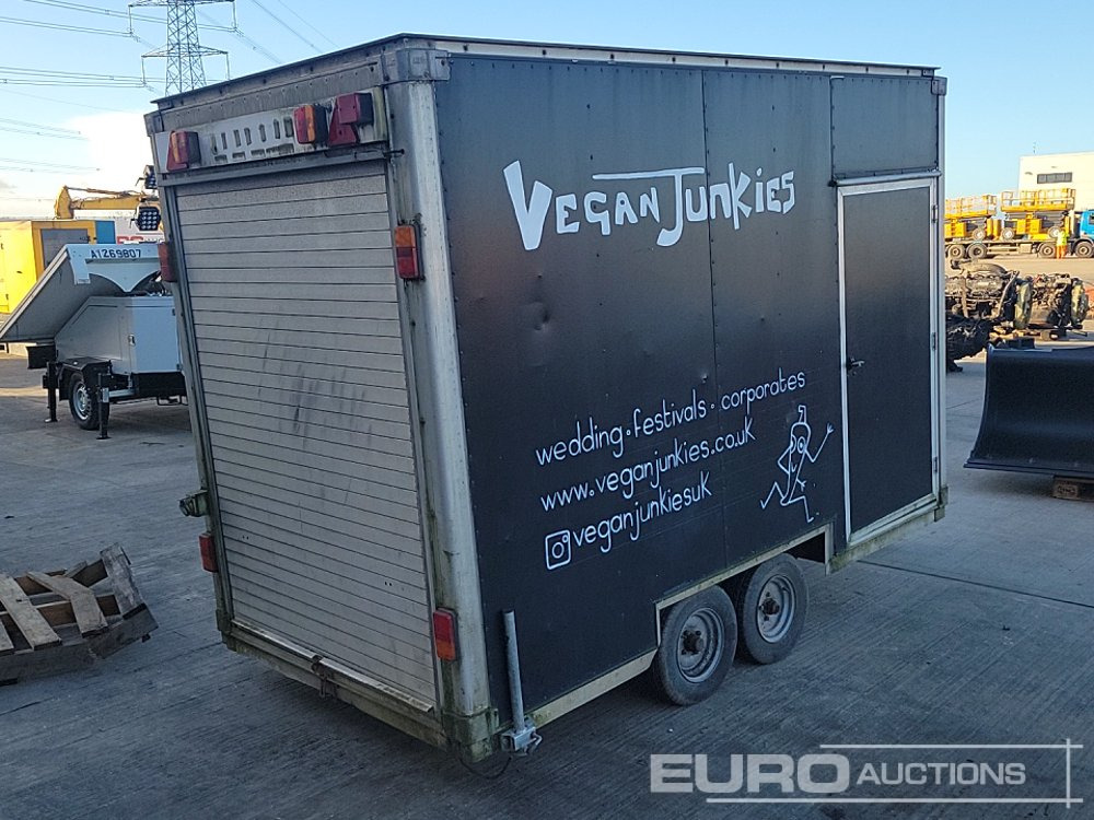 1 Ton Box Twin Axle Trailer, Side Door, Roller Door - مقطورة لنقل المعدات: صور 5 1 Ton Box Twin Axle Trailer, Side Door, Roller Door - مقطورة لنقل المعدات: صور 5