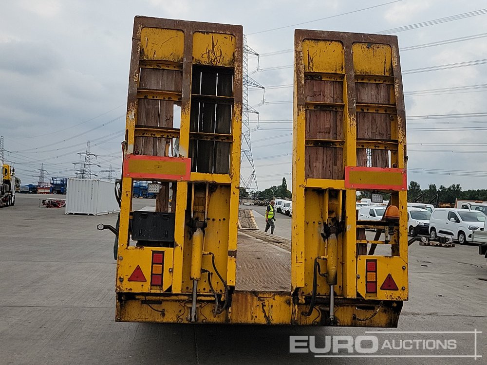 1998 King trailers Tri Axle Step Frame Low Loader Trailer, Neck Ramps, Out Riggers, Hydraulic Ramps - عربة مسطحة منخفضة نصف مقطورة: صور 4 1998 King trailers Tri Axle Step Frame Low Loader Trailer, Neck Ramps, Out Riggers, Hydraulic Ramps - عربة مسطحة منخفضة نصف مقطورة: صور 4