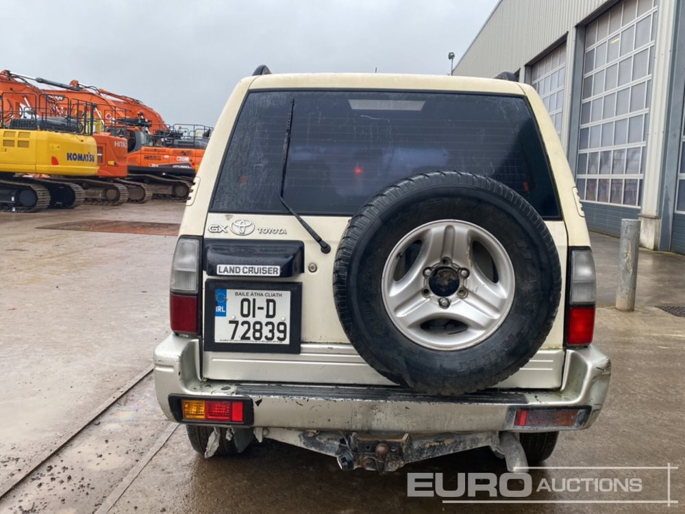 2001 Toyota Land Cruiser - سيارة دفع رباعي: صور 4 2001 Toyota Land Cruiser - سيارة دفع رباعي: صور 4