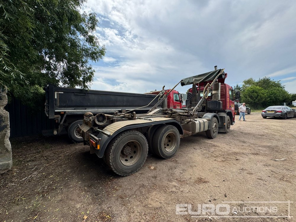 2002 Volvo FM12 - شاحنة ذات الخطاف: صور 2 2002 Volvo FM12 - شاحنة ذات الخطاف: صور 2
