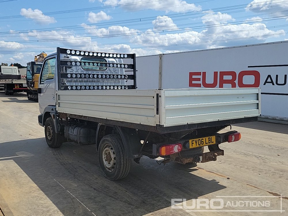2006 Nissan Cabstar 34.10 - الشاحنات الصغيرة المسطحة: صور 3 2006 Nissan Cabstar 34.10 - الشاحنات الصغيرة المسطحة: صور 3