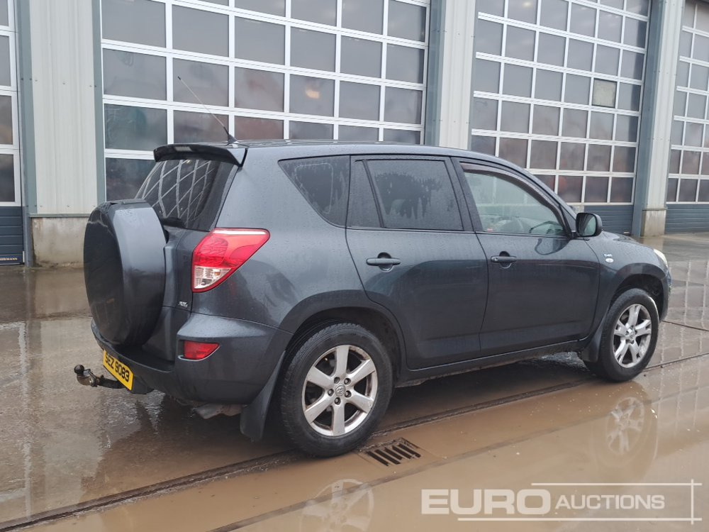 2006 Toyota RAV 4 - سيارة دفع رباعي: صور 5 2006 Toyota RAV 4 - سيارة دفع رباعي: صور 5