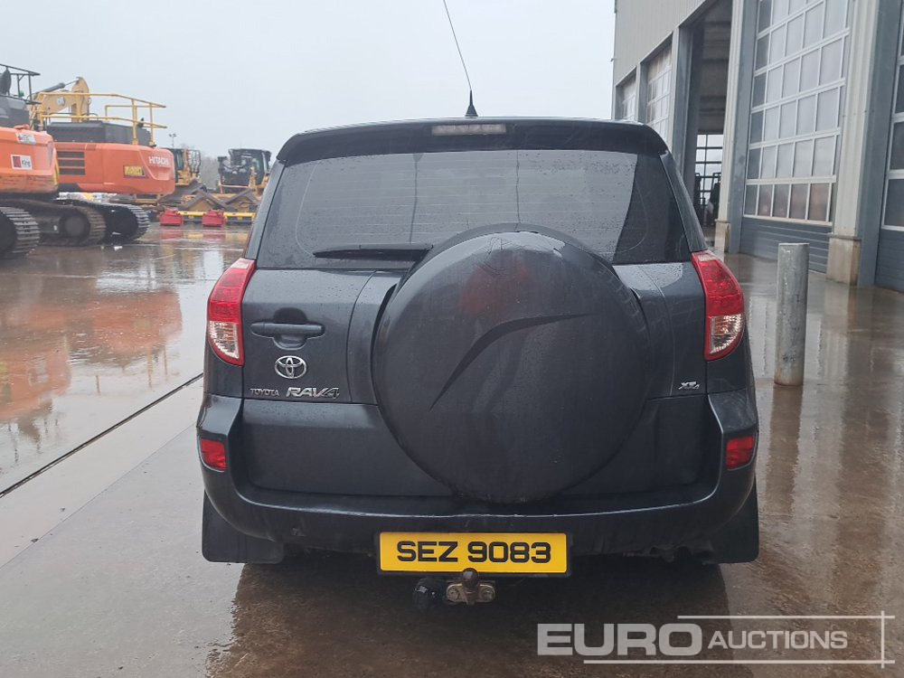 2006 Toyota RAV 4 - سيارة دفع رباعي: صور 4 2006 Toyota RAV 4 - سيارة دفع رباعي: صور 4